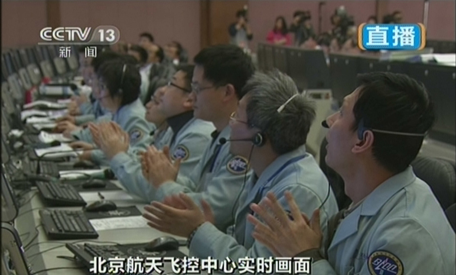 嫦娥三號平穩落月 中國首次地外天體軟著陸成功 嫦娥三號平穩落月 中國首次地外天體軟著陸成功