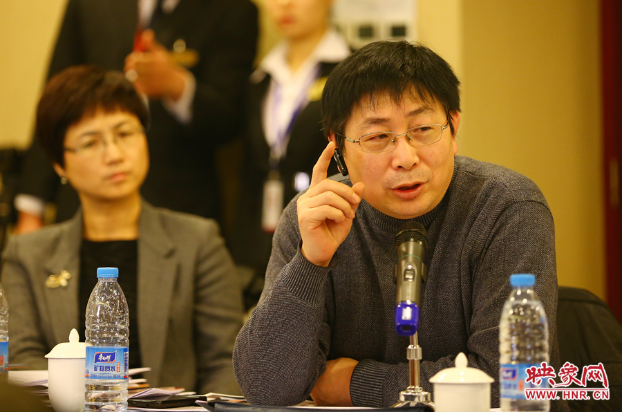 政協委員在小組討論上積極發言 政協委員在小組討論上積極發言