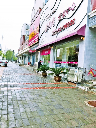 土地5次被查封沒預(yù)售證 中牟“星河灣”照常售樓 土地5次被查封沒預(yù)售證 中牟“星河灣”照常售樓