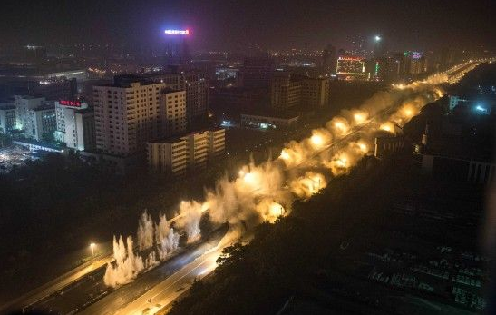 沌陽高架爆破瞬間。 沌陽高架爆破瞬間。