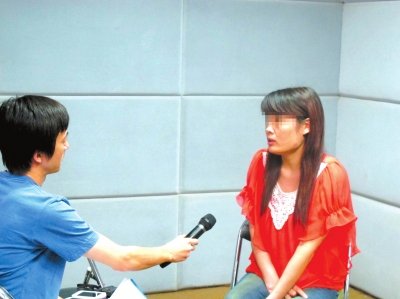 醫(yī)藥代表王慧在接受媒體采訪。記者 袁國禮/攝