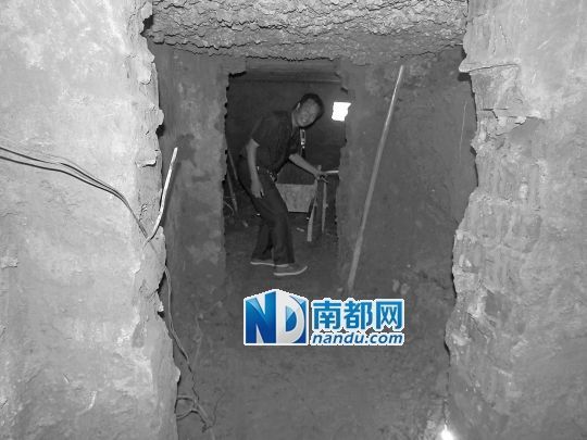 昨日，工人在地宮內。CFP圖片