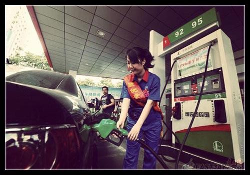 近日,有網友針對“超標40倍事件”評價說:“國內加油站在油里加水是普遍現象。只是量多量少的問題,車主 近日,有網友針對“超標40倍事件”評價說:“國內加油站在油里加水是普遍現象。只是量多量少的問題,車主