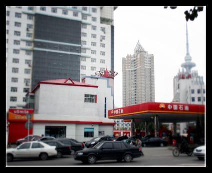 2013年12月20日,央視網記者來到中石油尚志銷售分公司調查,但對方拒絕了采訪要求。 2013年12月20日,央視網記者來到中石油尚志銷售分公司調查,但對方拒絕了采訪要求。