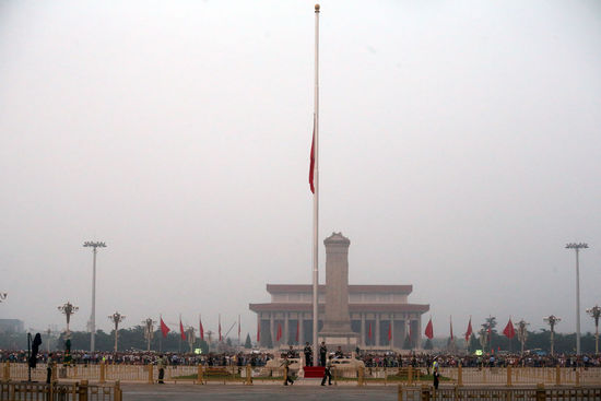 圖為天安門降半旗 圖為天安門降半旗