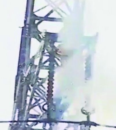 不幸觸電著火。 不幸觸電著火。