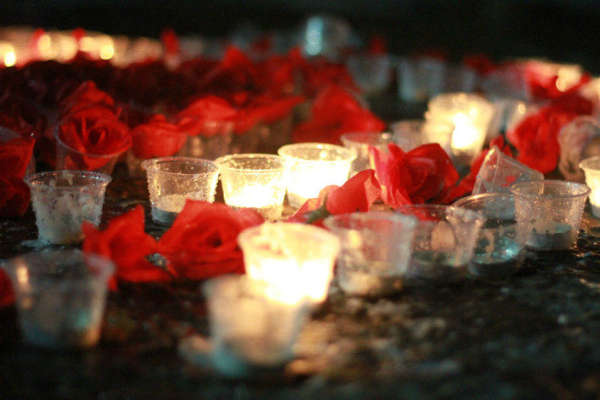 上海財經大學蠟燭表白后被潑水現場 上海財經大學蠟燭表白后被潑水現場