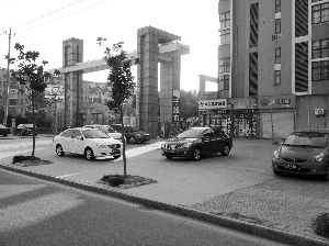 故事就發生在這個小區大門口