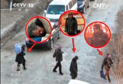 乞討完畢后，各有分工的乞討者們聚在一起，結伙回到居住地。央視截圖