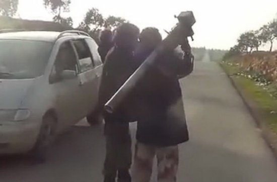 敘反對派宣稱用肩扛導彈擊落一架政府軍戰機 敘反對派宣稱用肩扛導彈擊落一架政府軍戰機