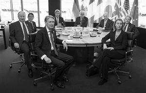 4月15日,日本外相岸田文雄(左二)參加G7外長會 新華社發 4月15日,日本外相岸田文雄(左二)參加G7外長會 新華社發