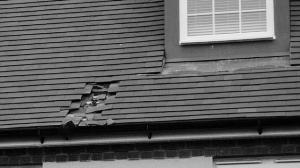 被砸出的洞。 被砸出的洞。