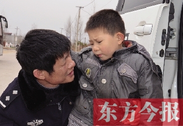 “雷鋒存折”儲(chǔ)蓄社會(huì)責(zé)任 支出人間大愛(ài) “雷鋒存折”儲(chǔ)蓄社會(huì)責(zé)任 支出人間大愛(ài)