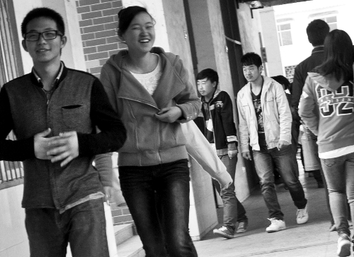 漯河高中一些學生表示他們并未受到“最牛校規”影響 漯河高中一些學生表示他們并未受到“最牛校規”影響