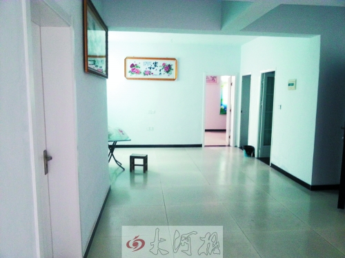 入住的居民說,這套廉租房面積超過100平方米。 入住的居民說,這套廉租房面積超過100平方米。