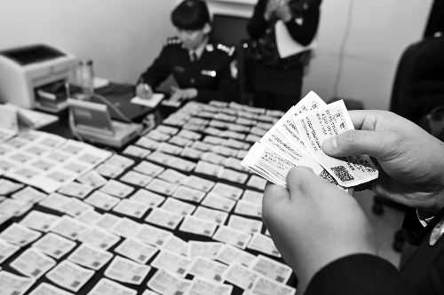 查獲的假車票做工精細難以識別 查獲的假車票做工精細難以識別