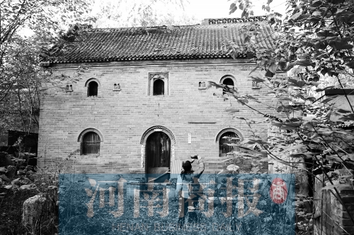 花五松的老宅里,還有祖上留下的牌位 花五松的老宅里,還有祖上留下的牌位