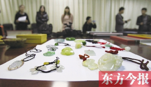 鄭州警方破獲全國特大流竄入室盜竊案 20嫌犯押解回鄭 鄭州警方破獲全國特大流竄入室盜竊案 20嫌犯押解回鄭