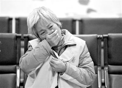 11月20日,河南省鹿邑縣法院,武文英涉嫌故意殺人被審。 11月20日,河南省鹿邑縣法院,武文英涉嫌故意殺人被審。