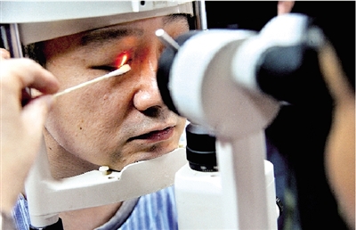 男子遇意外導致失明 成河南捐活體角膜第一人 男子遇意外導致失明 成河南捐活體角膜第一人