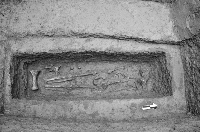 安陽二中發(fā)現(xiàn)商代古墓遺址 教學樓南北側均有墓葬 安陽二中發(fā)現(xiàn)商代古墓遺址 教學樓南北側均有墓葬