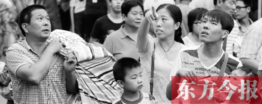 家長親自送孩子上大學,最主要的原因還是擔心孩子的安全問題 家長親自送孩子上大學,最主要的原因還是擔心孩子的安全問題