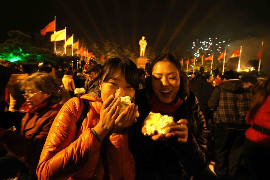 各地舉行毛澤東誕辰119周年紀念活動 各地舉行毛澤東誕辰119周年紀念活動