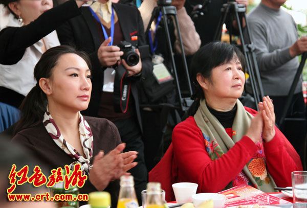 各地舉行毛澤東誕辰119周年紀念活動 各地舉行毛澤東誕辰119周年紀念活動