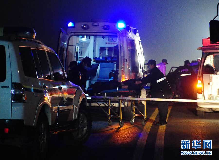 2013年1月9日，合肥，事故現場，兩輛受損車輛已經全部變形