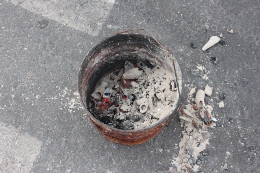 司機夜抵收費站被攔 次日困死車內 司機夜抵收費站被攔 次日困死車內