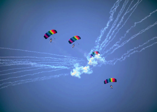 安陽:嘗道口燒雞 訪殷墟甲骨 看航空文化節