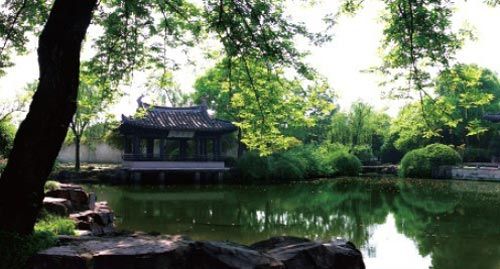 江南如珠璣般分布著許多私家園林。 江南如珠璣般分布著許多私家園林。