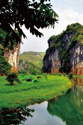 中國人對園林的喜愛更多是根源于一種隱逸遁世的情懷。 中國人對園林的喜愛更多是根源于一種隱逸遁世的情懷。