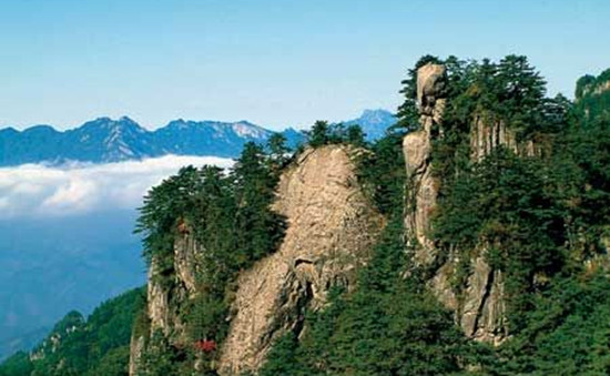 2013“白云山杯”第九屆伏牛山登山節即將開幕! 2013“白云山杯”第九屆伏牛山登山節即將開幕!