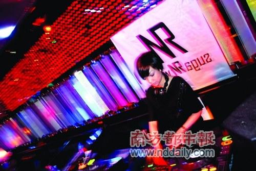 在戶外聽電子音樂與在夜店聽的感覺肯定不同 在戶外聽電子音樂與在夜店聽的感覺肯定不同