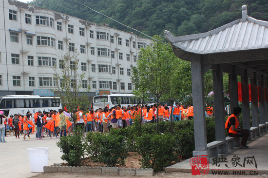 王屋山漂流盛大開漂 全國近千家旅行社激情體驗 王屋山漂流盛大開漂 全國近千家旅行社激情體驗