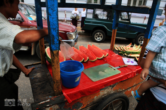 緬甸,繽紛的街邊平民小吃 緬甸,繽紛的街邊平民小吃