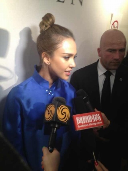 杰西卡·奧爾芭接受鳳凰時尚與鳳凰衛視的采訪