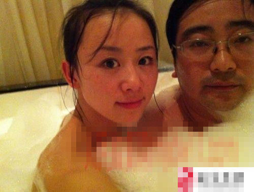 網傳女主播被國家檔案局官員包養4年艷照曝光