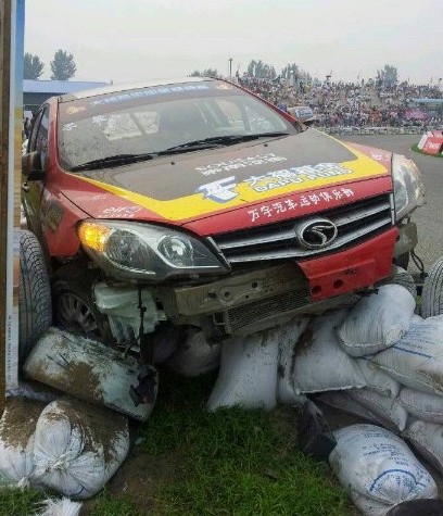 賽車損壞嚴重基本報廢 賽車損壞嚴重基本報廢