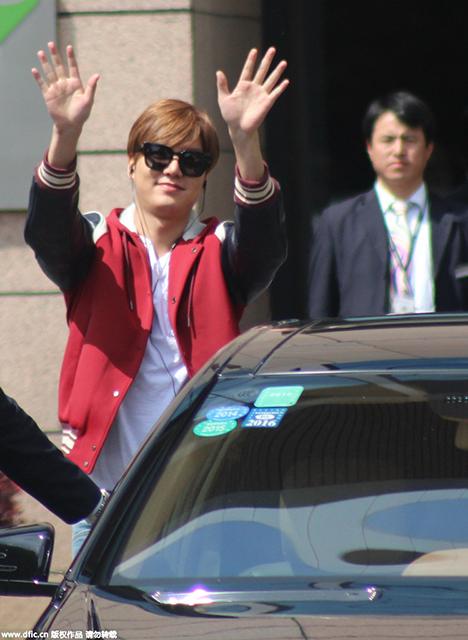 李敏鎬現身揮手不斷 墨鏡遮面臉圓走樣也可愛 李敏鎬現身揮手不斷 墨鏡遮面臉圓走樣也可愛