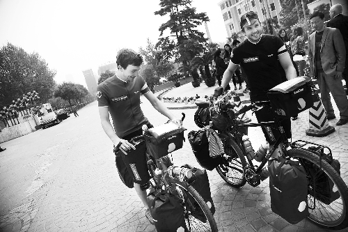 他們說,希望唇腭裂患兒能開口微笑 邱曉峰/圖 他們說,希望唇腭裂患兒能開口微笑 邱曉峰/圖