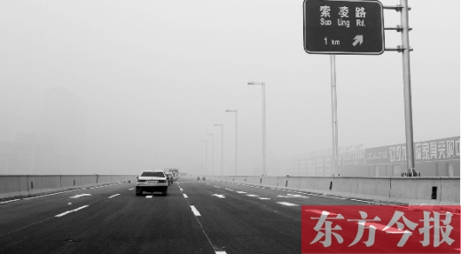 昨天上午,東方今報記者跟隨鄭州市交巡警部門,提前探路已具備通車條件的鄭州市三環快速路 昨天上午,東方今報記者跟隨鄭州市交巡警部門,提前探路已具備通車條件的鄭州市三環快速路