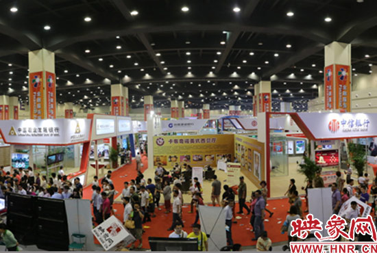 河南電臺(tái)新媒體展廳爆棚 萬人現(xiàn)場(chǎng)“逛”映象網(wǎng)