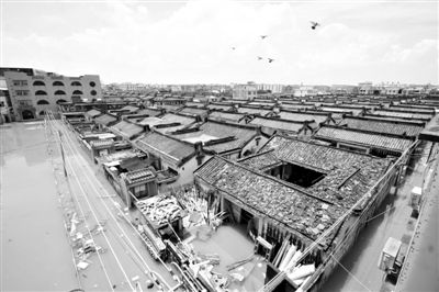 19日，廣東汕頭潮陽區和平鎮出現水浸現象。連日來，廣東省汕頭市潮陽區、潮南區普降暴雨。新華社發