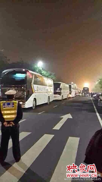 11月1日深夜，鄭州鄭東新區(qū)夜總會(huì)“皇家一號(hào)”被查處。網(wǎng)友供圖