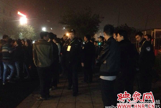 11月1日深夜，鄭州鄭東新區(qū)夜總會(huì)“皇家一號(hào)”被查處。網(wǎng)友供圖