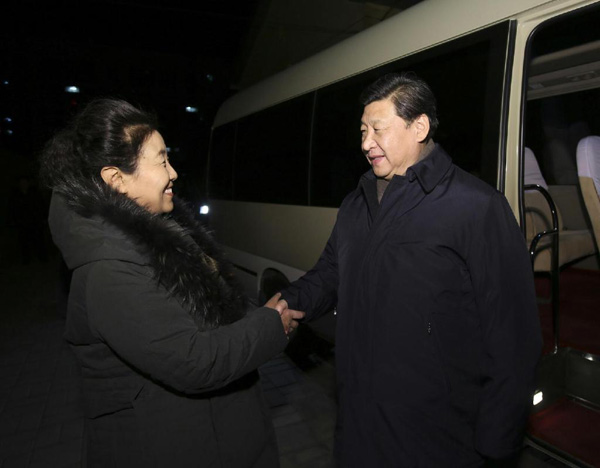 習近平27日晚看望了牛玉儒同志家屬。