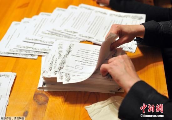 　　當地時間2014年5月11日，烏克蘭東部地區選舉工作人員開始公投計票工作。
