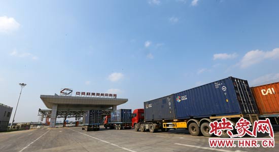 一頭連著生產，一頭牽著消費，現代物流業成為經濟運行的血脈。